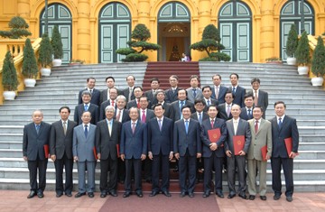 Chủ tịch nước Trương Tấn Sang phong hàm đại sứ cho cán bộ ngoại giao - ảnh 1